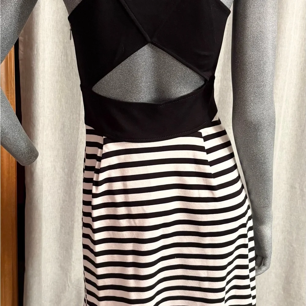 Banana Republic Fit & Flare Cocktail Dress Black/White Stripes Cut Out‎ Coquette